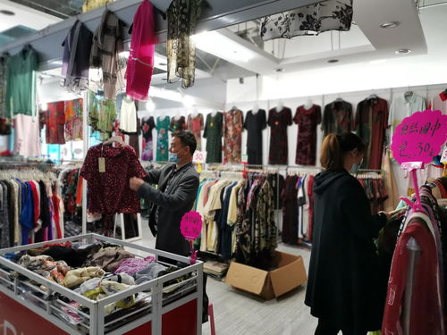 首屆春季外貿(mào)絲綢服裝商品購物節(jié)在美博匯時(shí)尚中心一層開賣